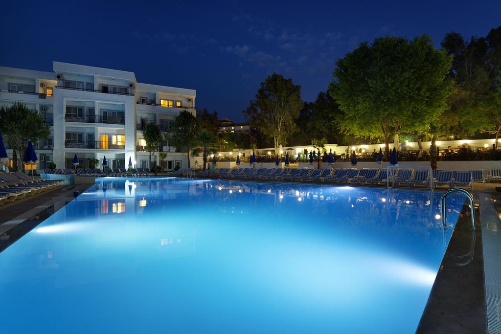 Larissa Beach Club Side Exterior photo