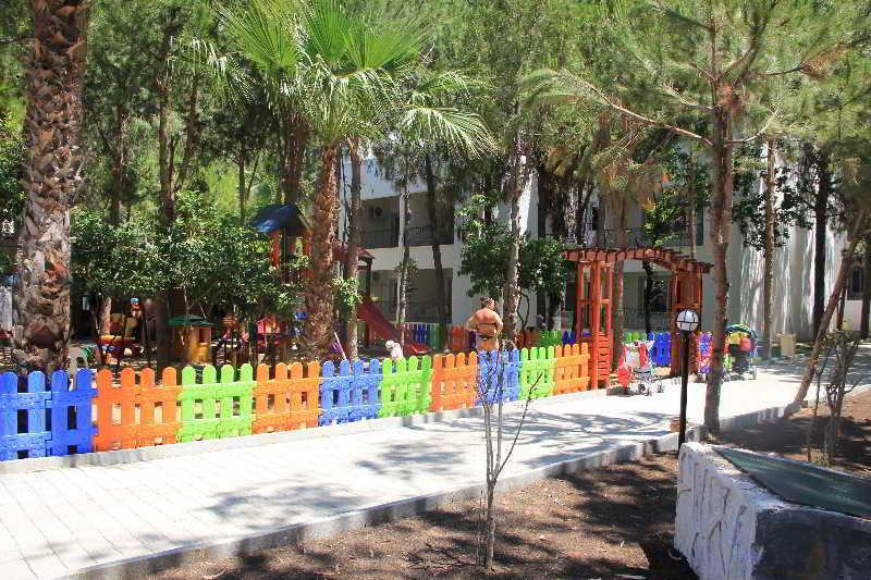 Larissa Beach Club Side Exterior photo