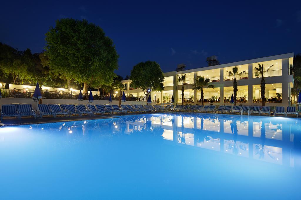 Larissa Beach Club Side Exterior photo