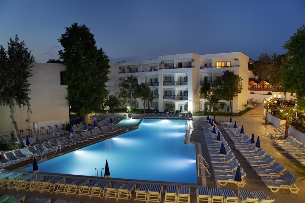 Larissa Beach Club Side Exterior photo