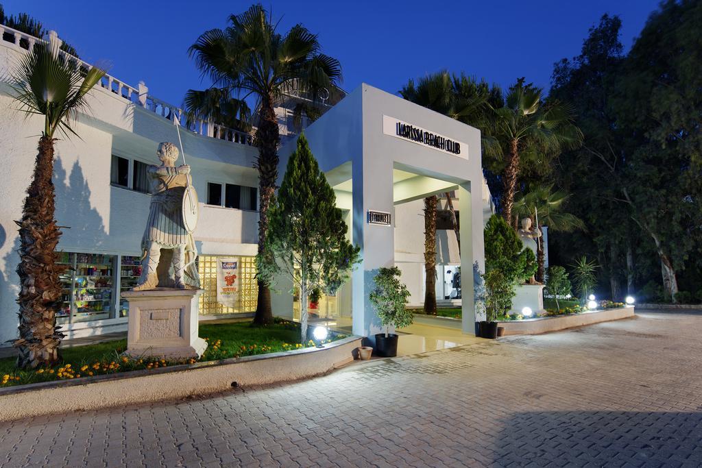 Larissa Beach Club Side Exterior photo